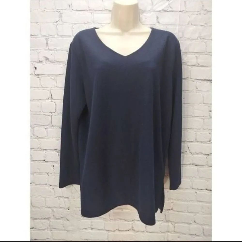 Stephanie Rogers Women's Size Small Blue Long Sleeve V-neck Shirt.